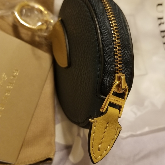 Burberry Small Round Leather Coin Case - Picture 4 of 9